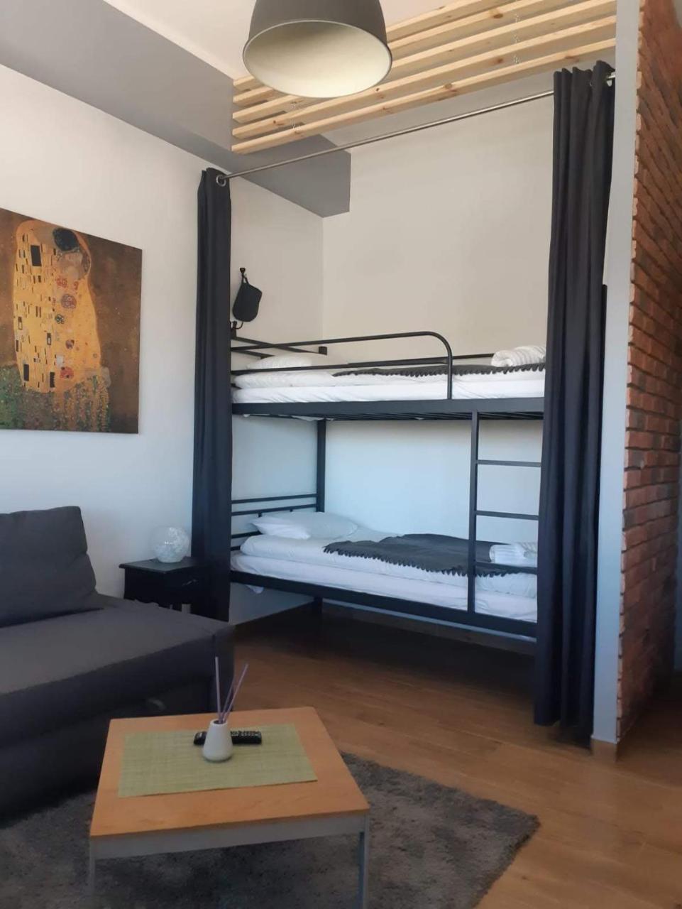 Hostel W5 Poznan Luaran gambar
