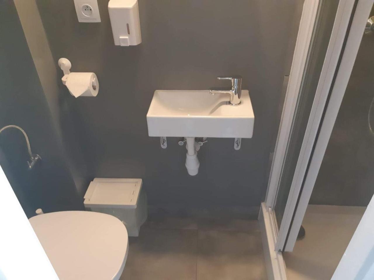 Hostel W5 Poznan Luaran gambar